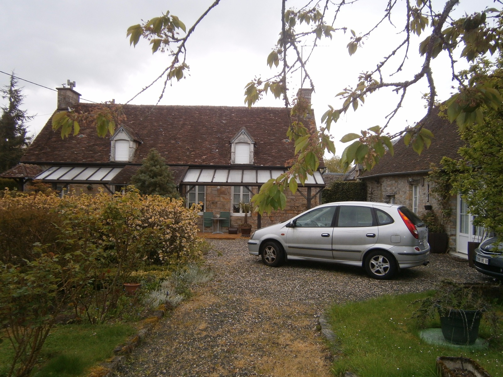 vente Proche Bagnoles de l'Orne, Maison en pierres et dépendance